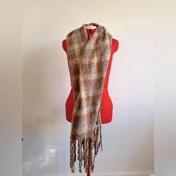 The Latest Scoop - Fluffy Plaid Fringe Scarf - Picture 3 of 7